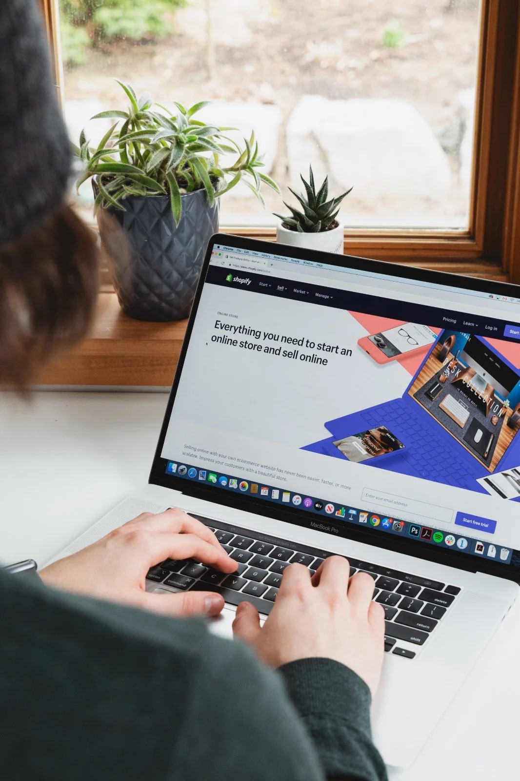 AFTER QUITTING JOB, COLLEGE DROPOUT MAKES 40K A MONTH DROPSHIPPING
