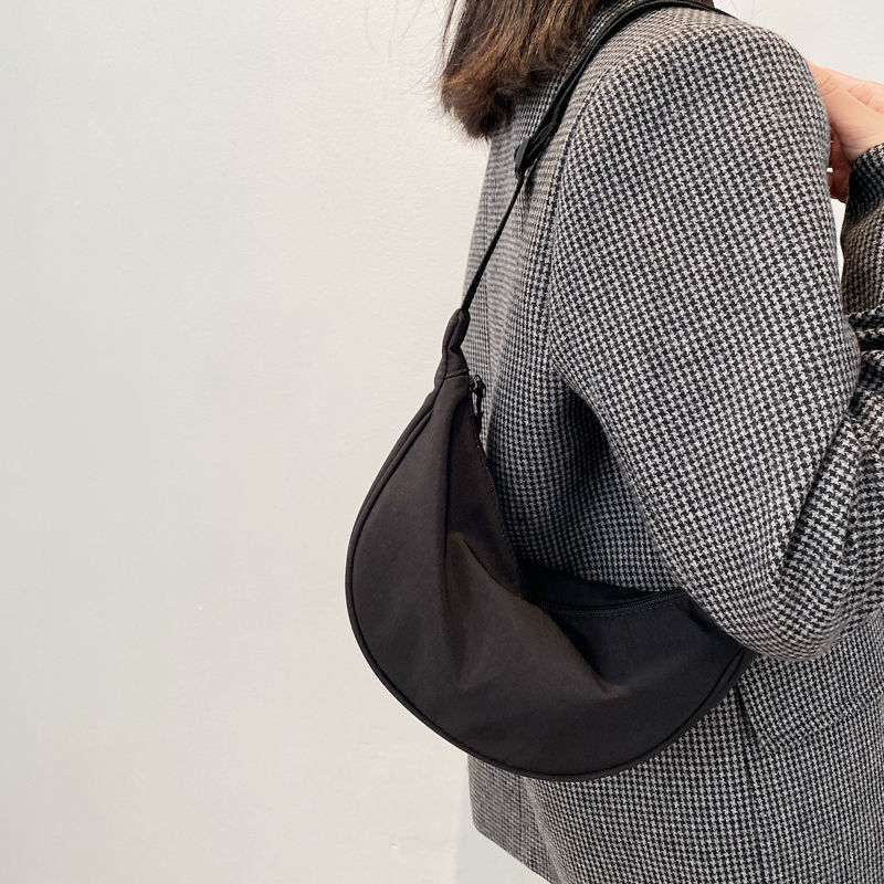 Nylon messenger bag hot sale new style trendy versatile one-shoulder dumpling bag light and casual underarm canvas bag Bags