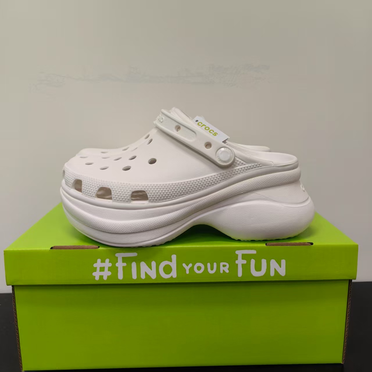 Whale hole shoes women's thick-soled height-increasing beach shoes non-slip soft-soled slippers hole outdoor wear shit-feeling sandals wholesale